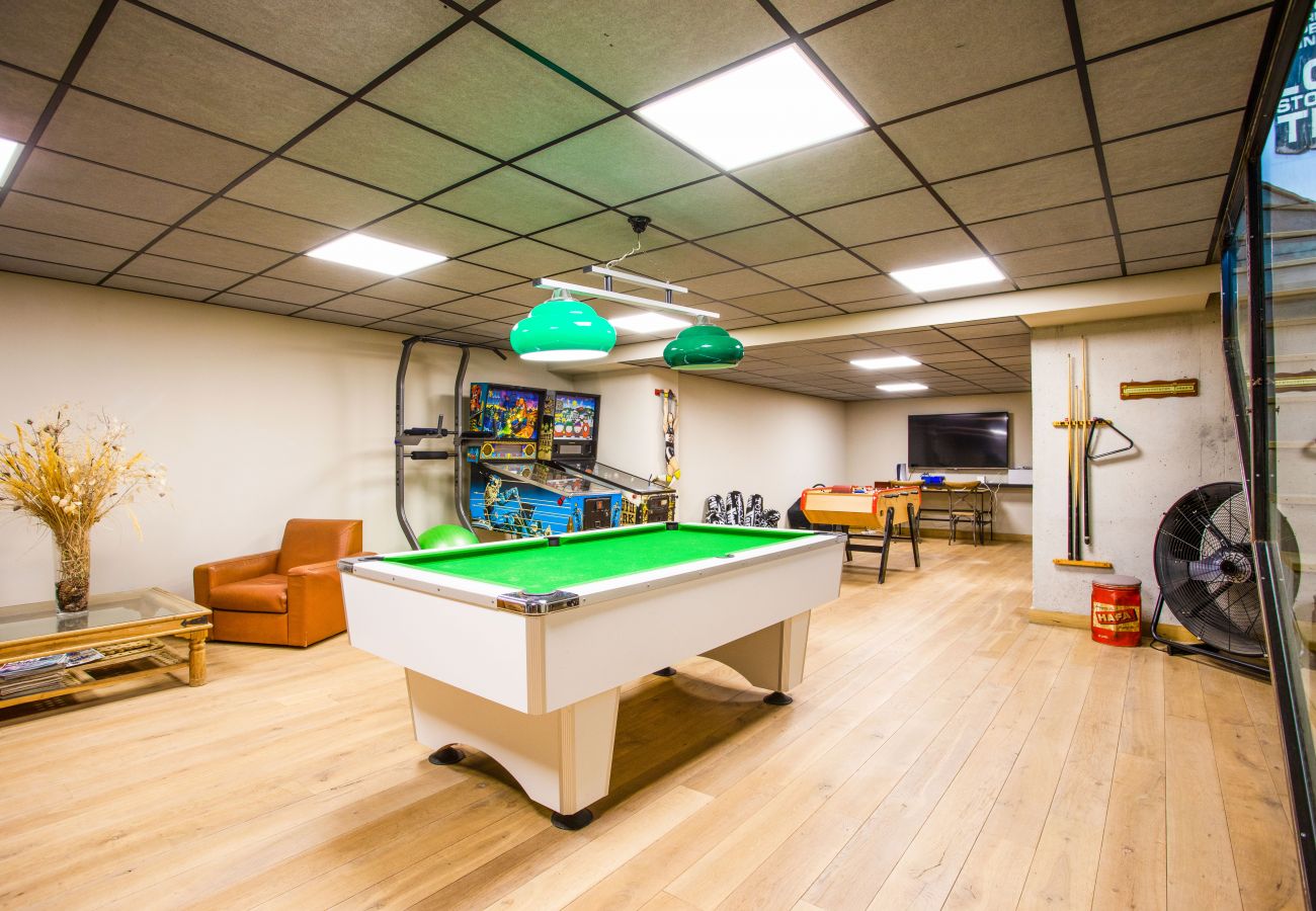 Spielzimmer mit Billard