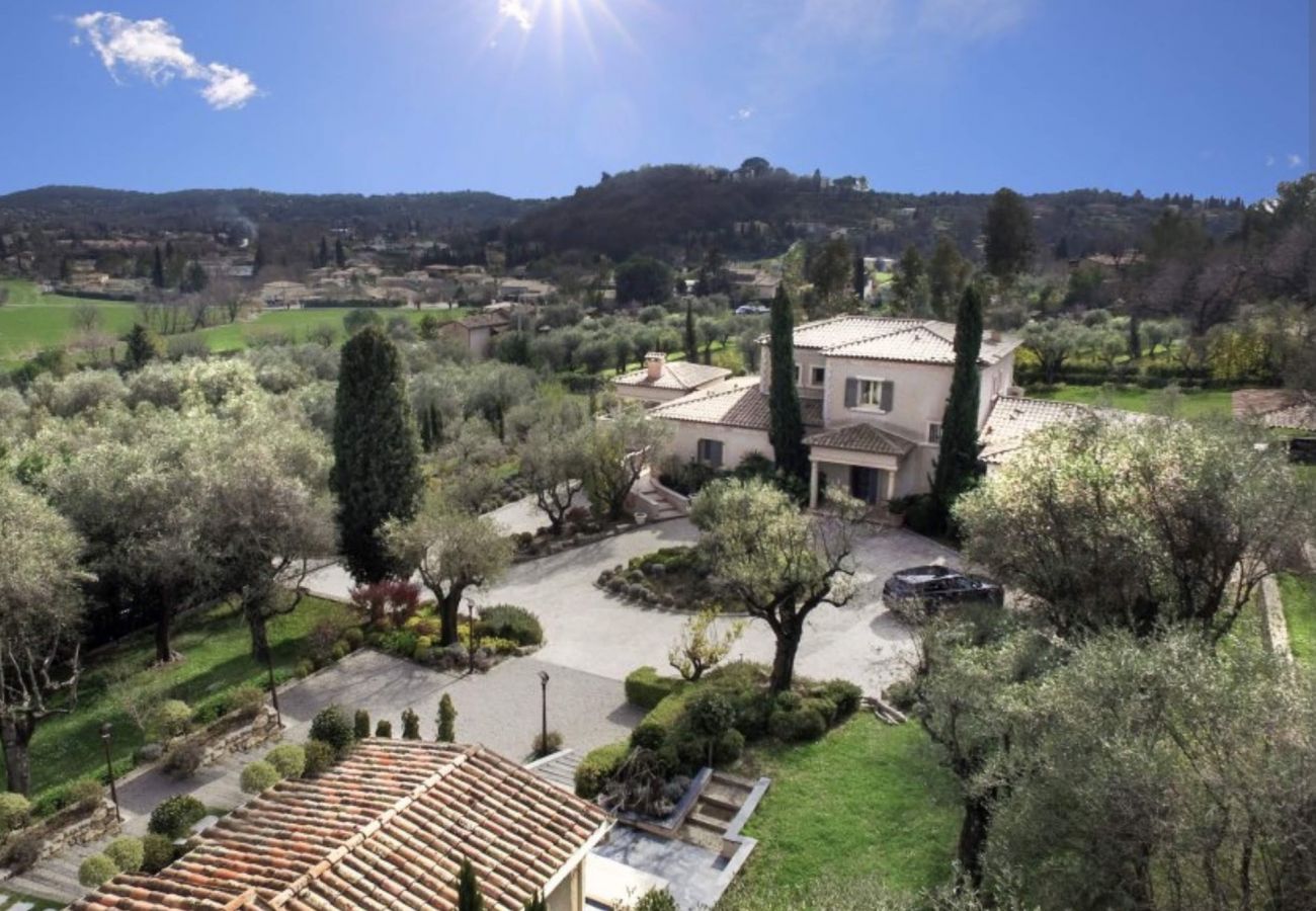 Villa in Châteauneuf-Grasse - Villa d'Ock-en-Bourg