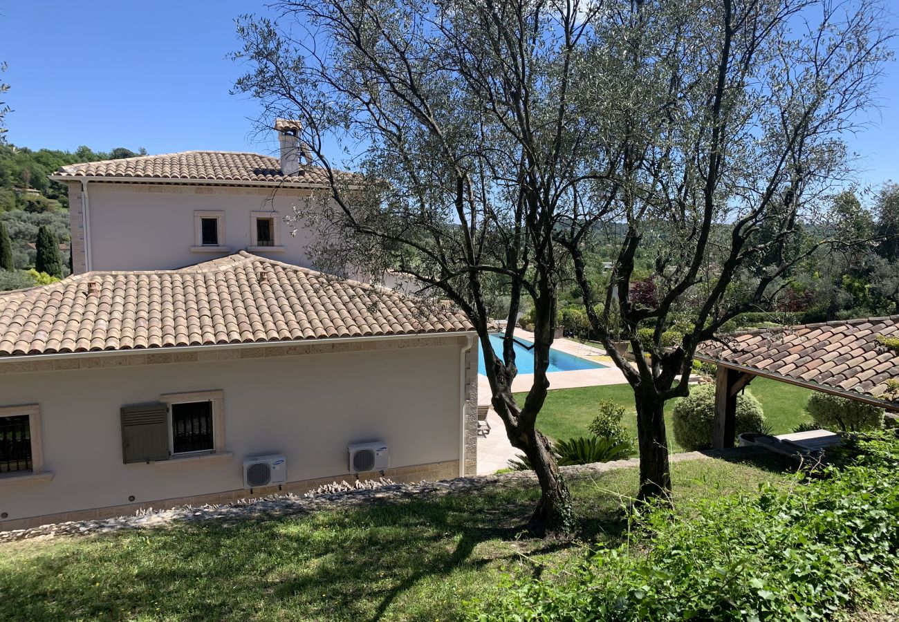 Villa in Châteauneuf-Grasse - Villa d'Ock-en-Bourg