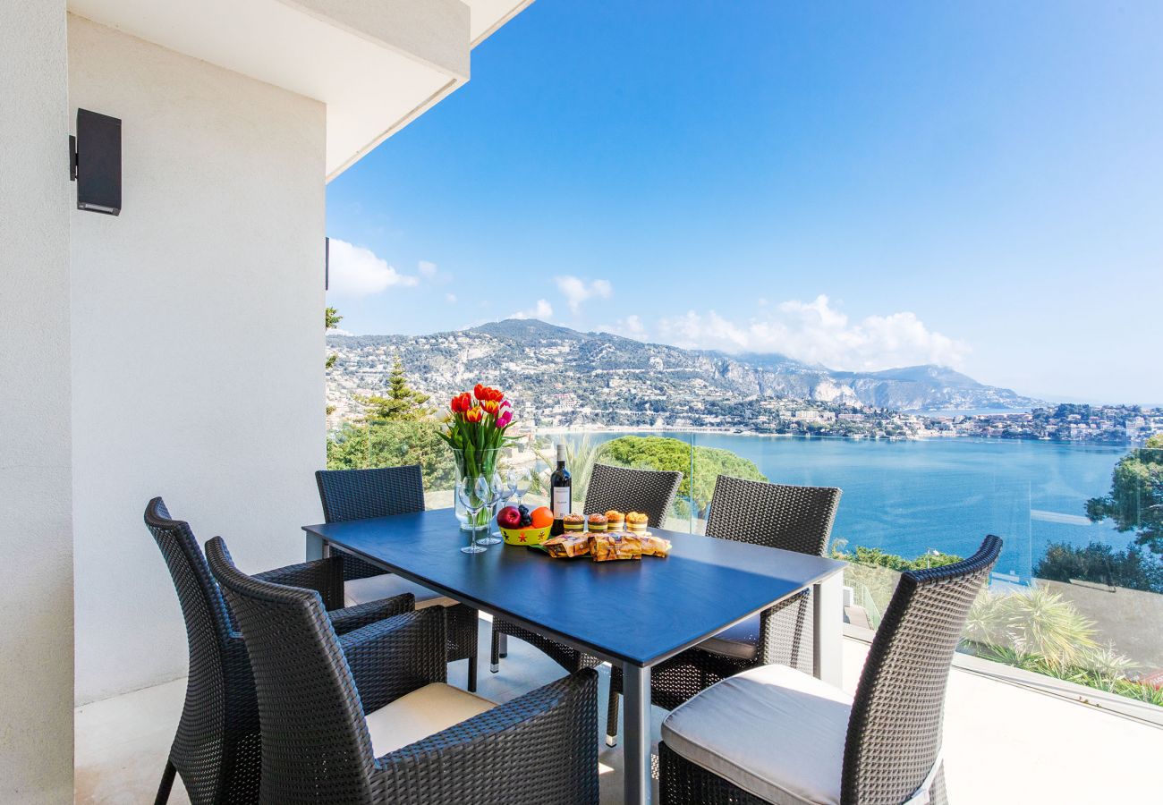 Terrasse mit Meerblick