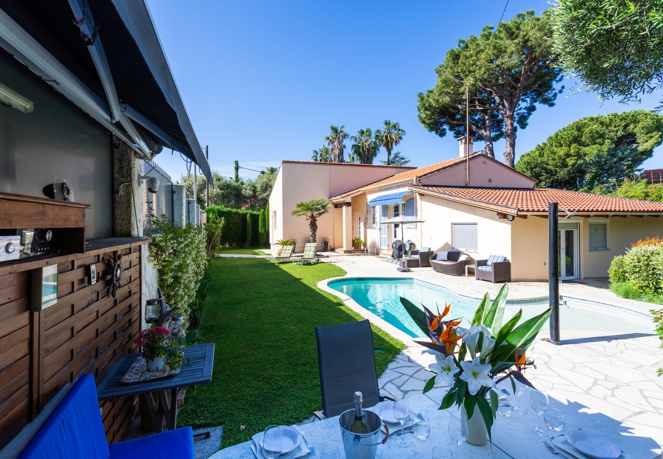 Villa à Juan-les-Pins - VILLA LES ONDES VI4120 by RIVIERA HOLIDAY HOMES