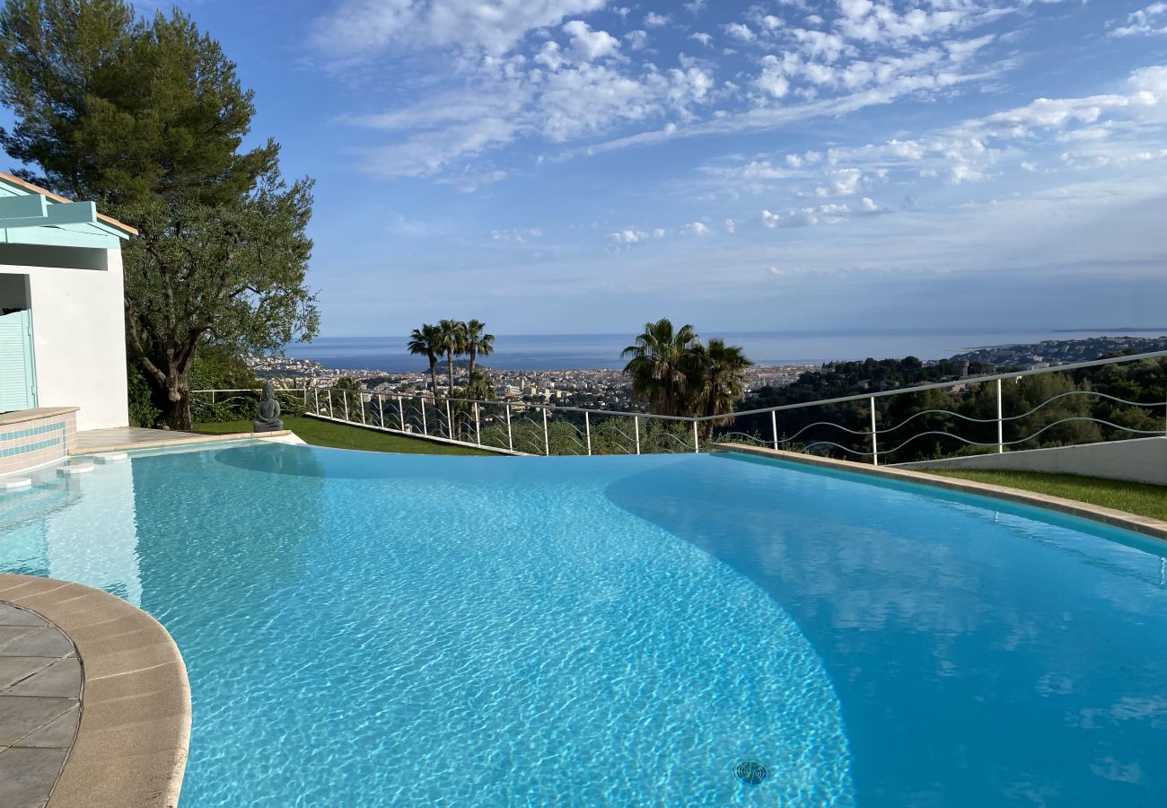 Piscine sur les hauteurs de Nice