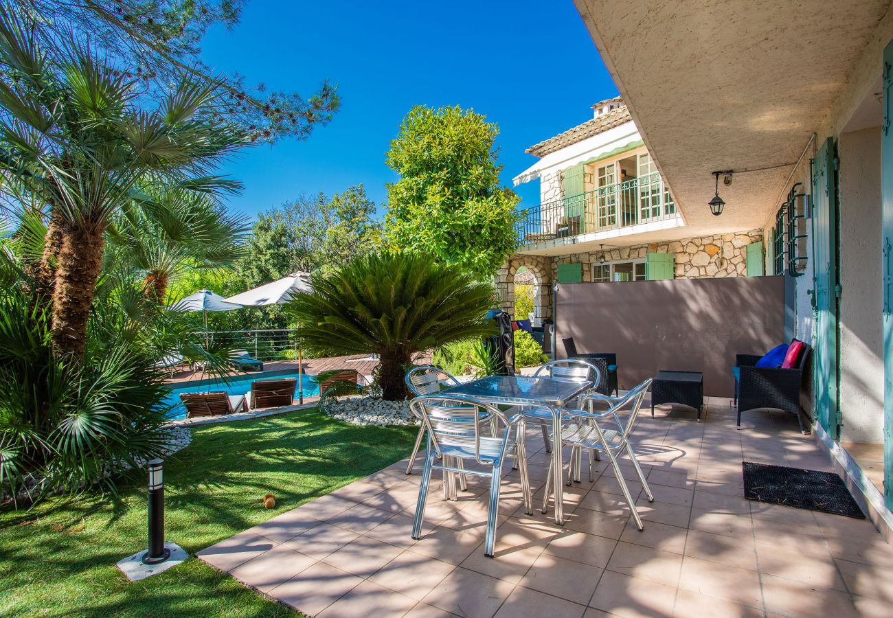 Terrasse avec coin repas