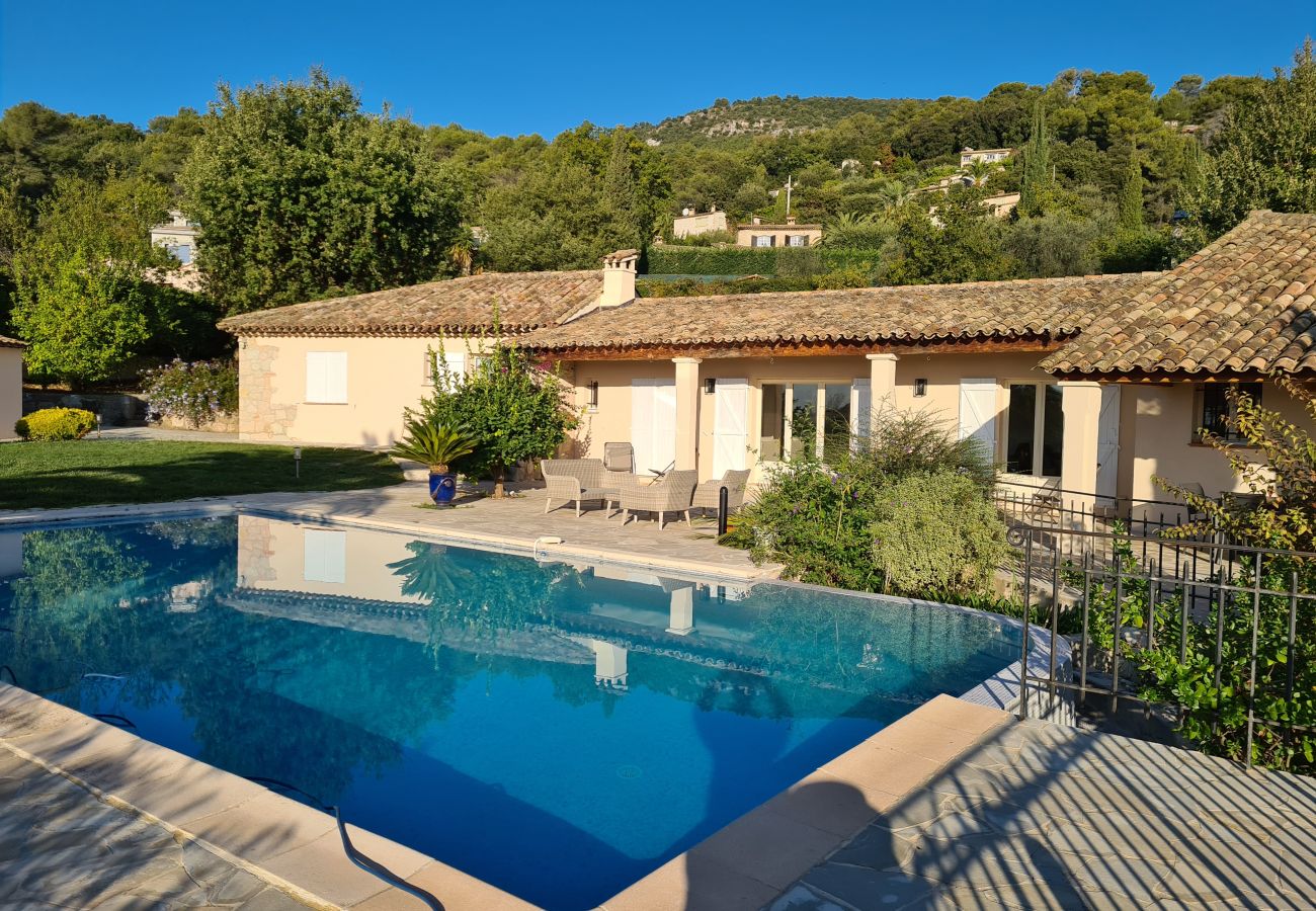 Villa à Tourrettes-sur-Loup - VILLA CEDRAT VI4270 by Riviera Holiday Homes