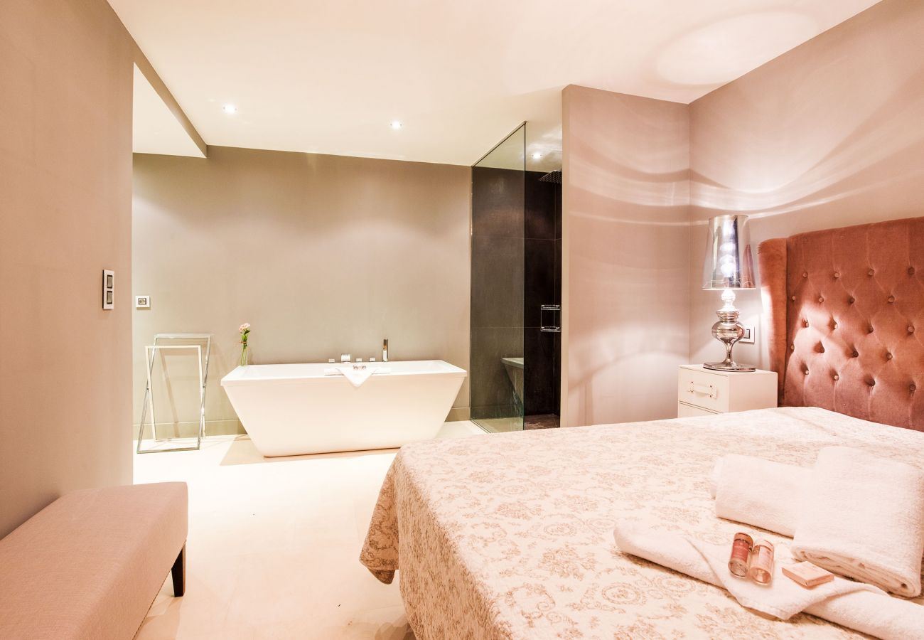 chambre a coucher avec baignoire