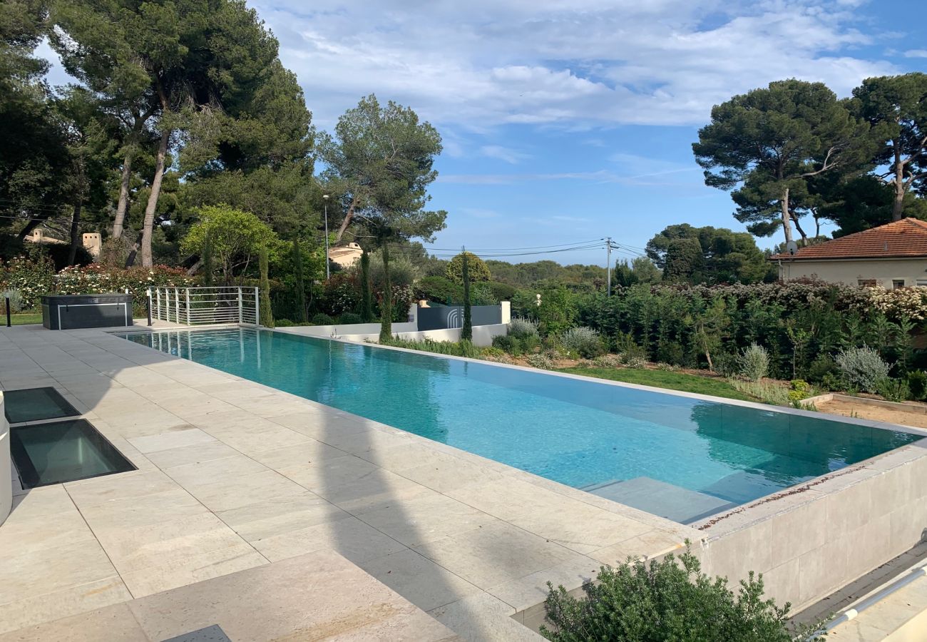 Villa à Antibes - Villa Exceptionnelle 7 chambres 7 sdb / CHARLESTON