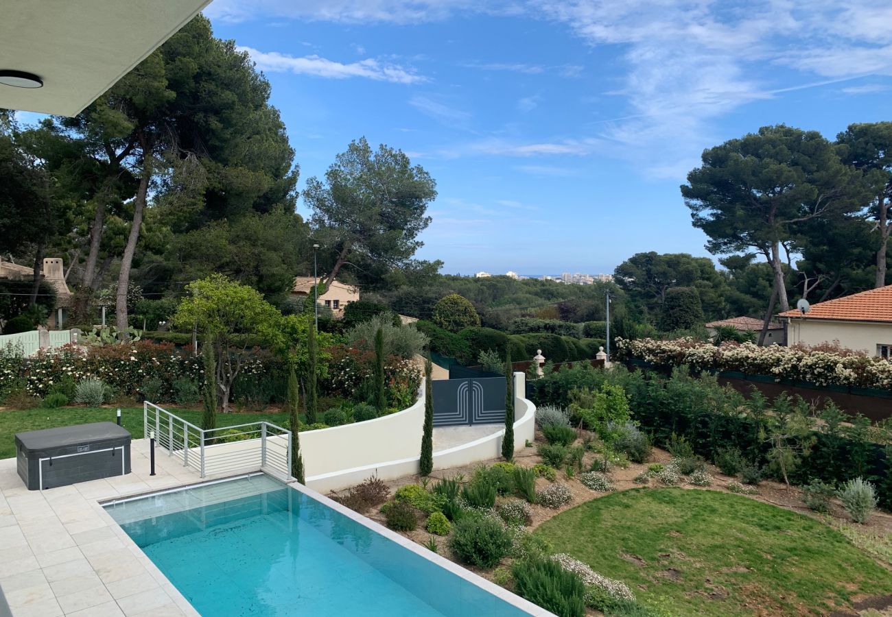 Villa à Antibes - Villa Exceptionnelle 7 chambres 7 sdb / CHARLESTON