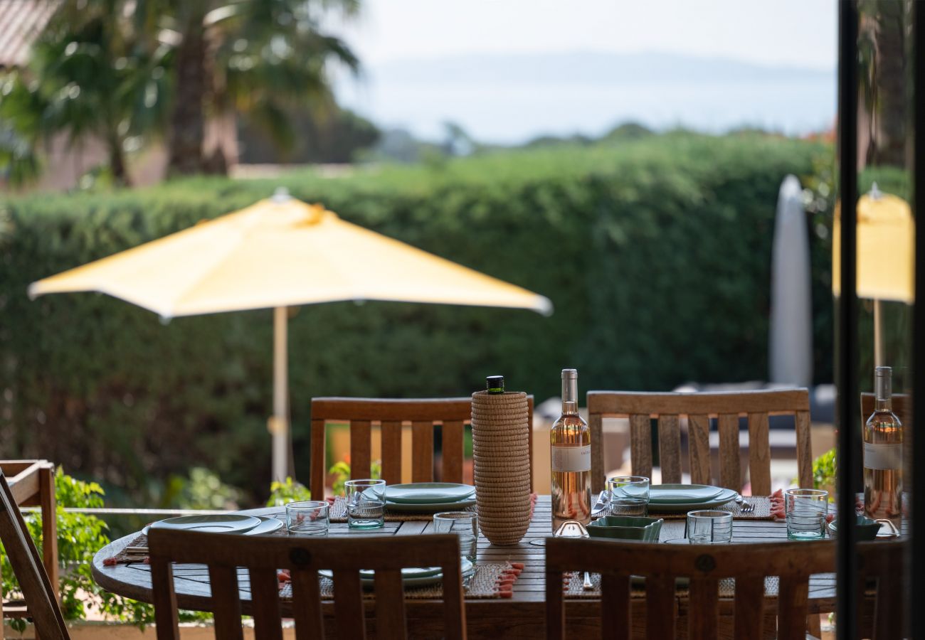 Profitez de la vue sur la baie de Saint-Tropez de la villa 83TEIL - piscine privée - Sainte-Maxime, Côte d'Azur