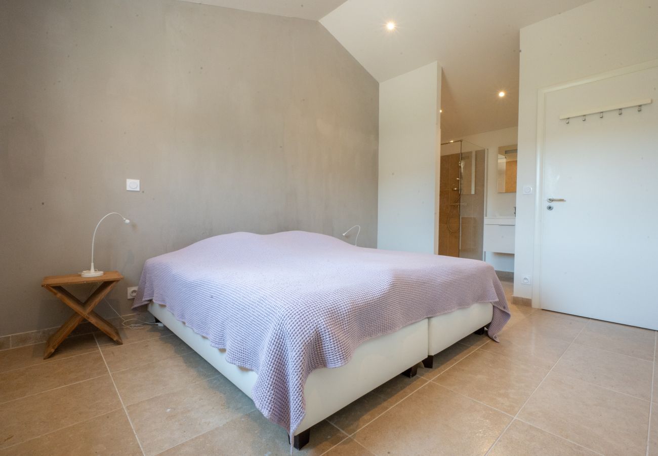 Chambre Climatisée avec Lit Double et Salle de Bain Privative - Villa Beaumont, Malaucène, Provence