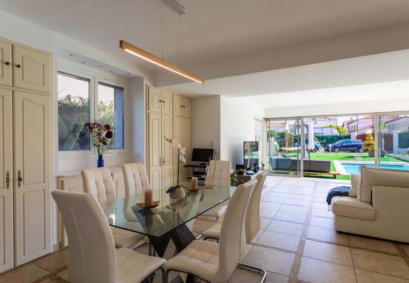 Villa à Cagnes-sur-Mer - VILLA COTE SUD VI4402 By Riviera Holiday Homes