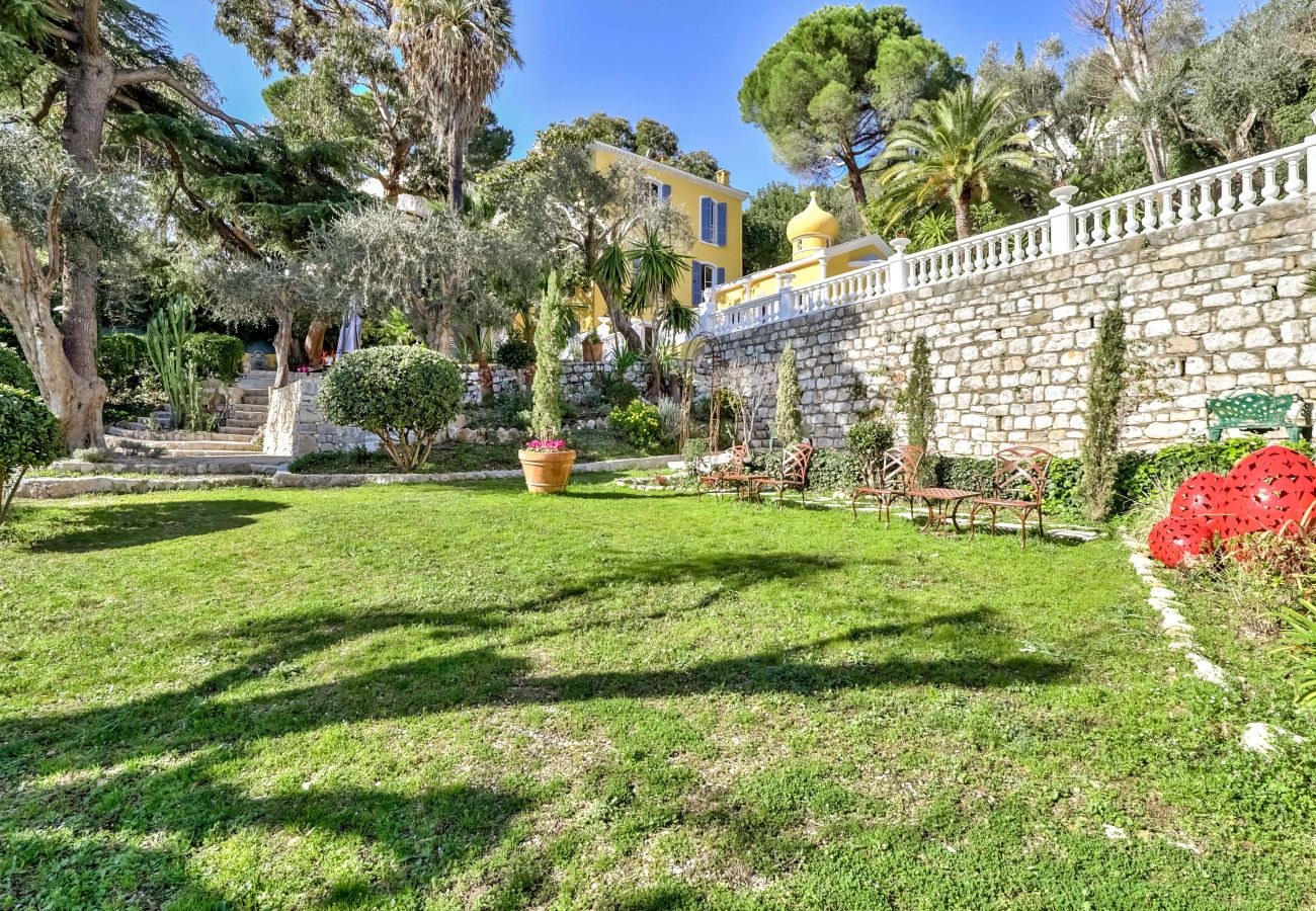 Spacious garden in Nice