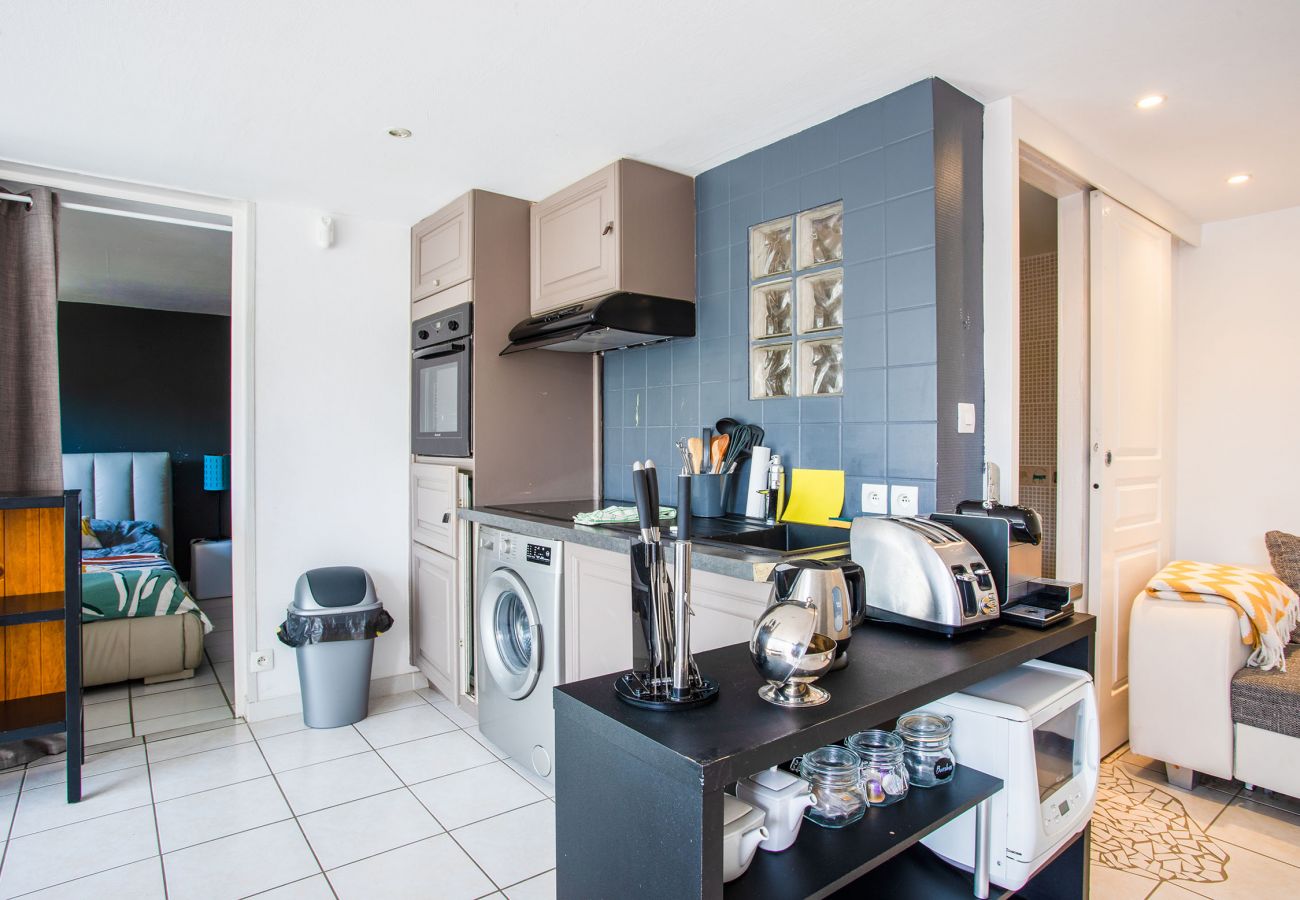 Kitchen with washing machine