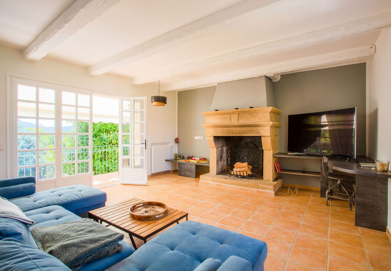 Living room with fireplace