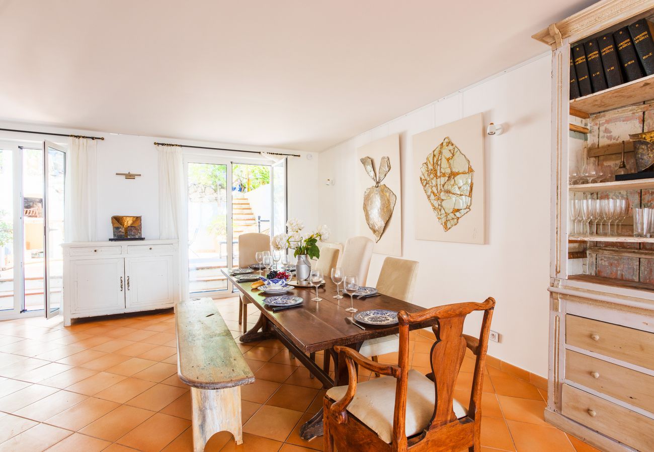 dining room opening onto terrace