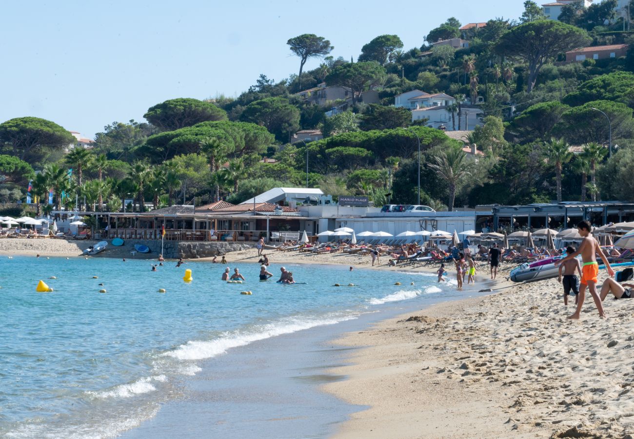 Discover the beautiful bay with sandy beach within walking distance from villa 83AMBI in Sainte-Maxime, French Riviera