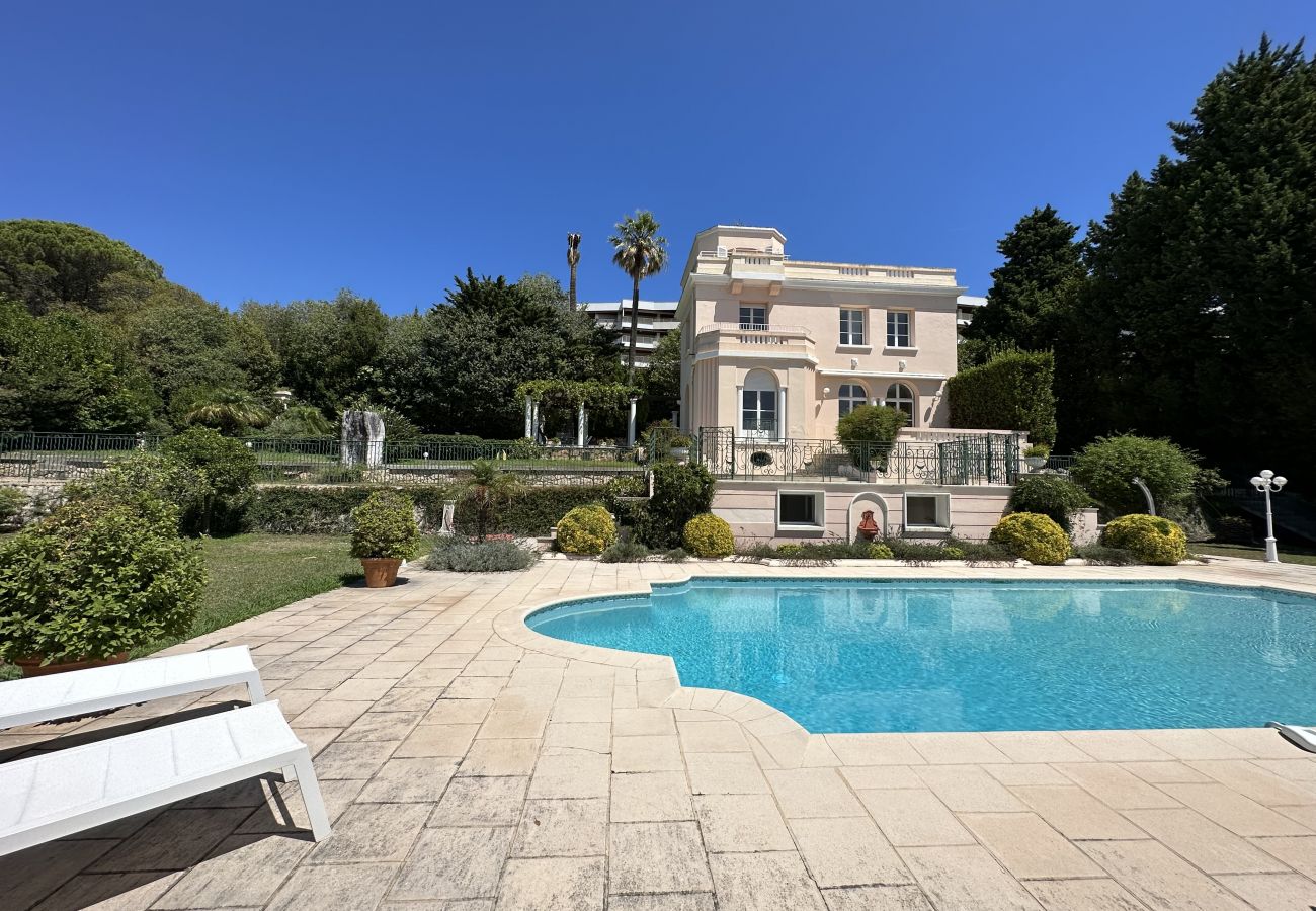 villa with pool in cannes french riviera