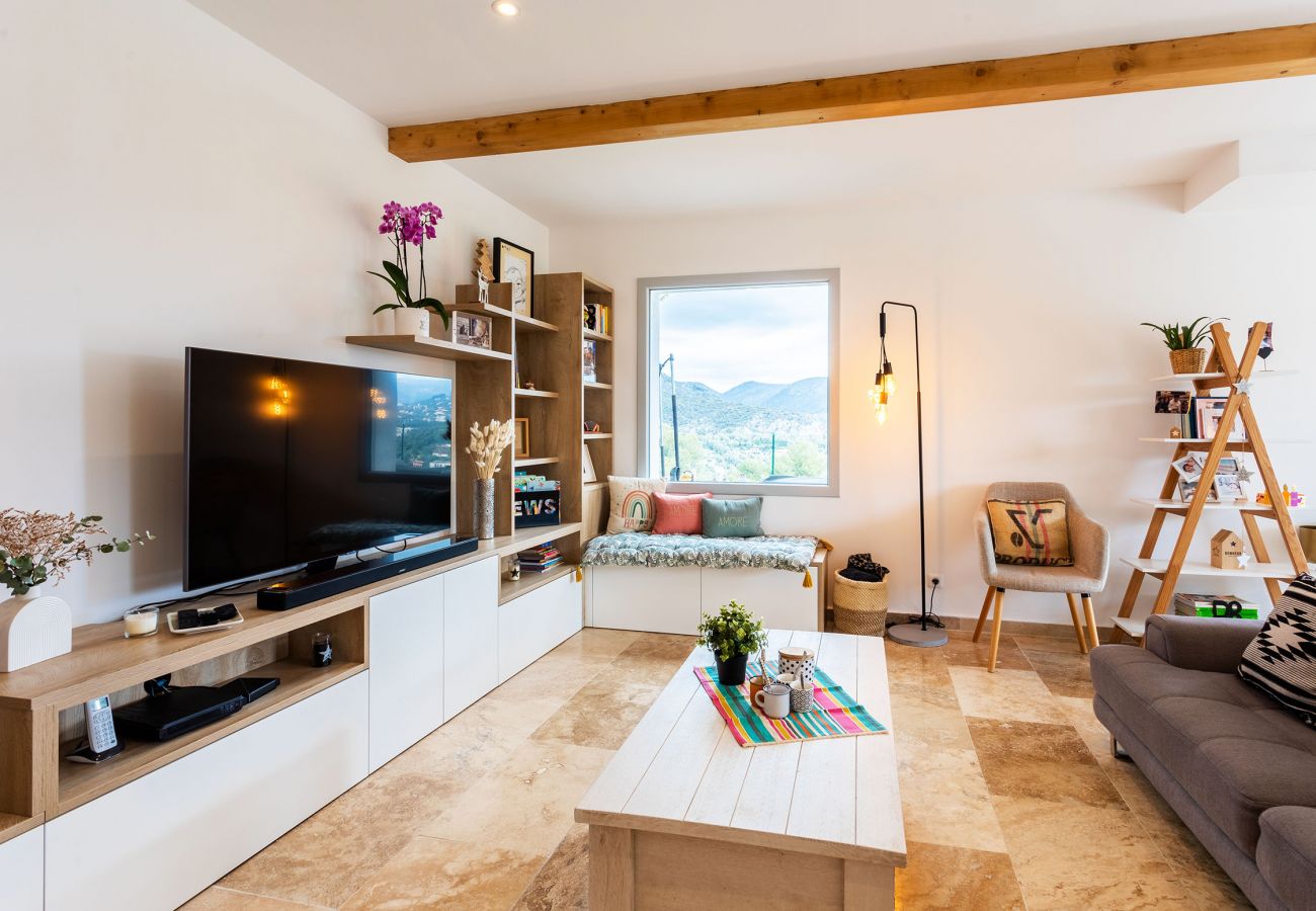 spacious air-conditioned living room